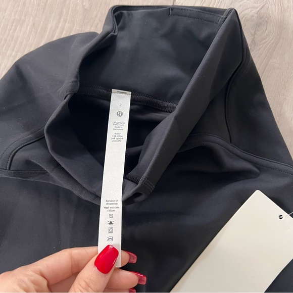 NWT Lululemon Instill High-Rise Tight 25"
Black size 2 - Picture 3 of 4